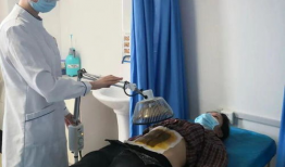 诱她边医生又又去肛肠科蹭饭了,意外蹭饭的肛肠科奇遇