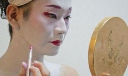 艺妓男孩,揭开日本传统艺伎文化的神秘面纱